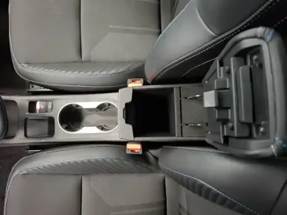 Photo 27 Renault Captur  E-Tech full hybrid 145 ch