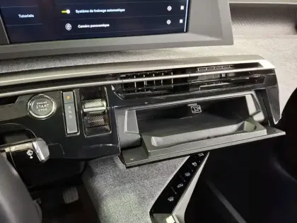 Photo 18 Peugeot 3008  Electrique 210 ch 73 kWh