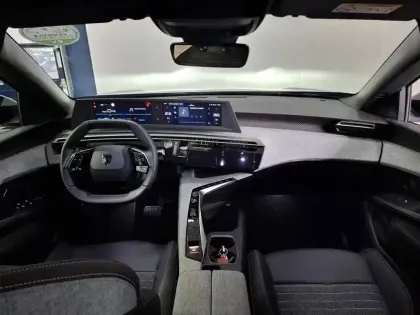 Photo 9 Peugeot 3008  Electrique 210 ch 73 kWh