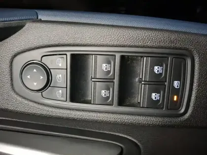 Photo 15 Dacia Duster  Hybrid 140
