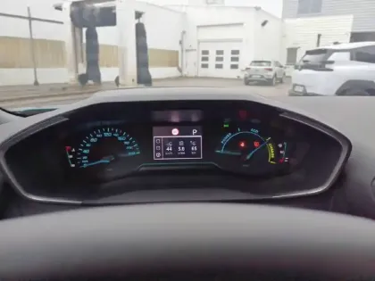 Photo 9 Peugeot 2008  Hybrid 145 ch e-DCS6