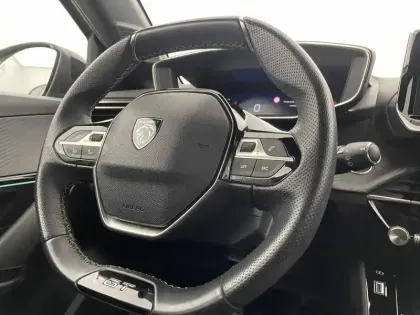 Photo 28 Peugeot 208  PureTech 100 S&S BVM6