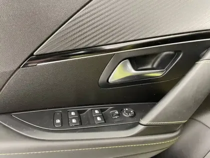 Photo 31 Peugeot 208  PureTech 100 S&S BVM6