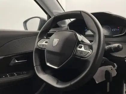 Photo 27 Peugeot 208  Hybrid 100 e-DCS6