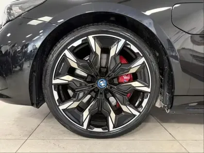 Photo 8 BMW Serie 5 Série 5 550e 489ch M Sport xDrive