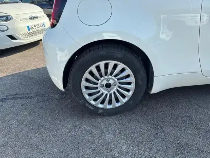 Photo 58 Fiat 500  e 95ch MY23 BERLINE 23.8 KWH
