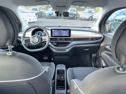 Photo 21 Fiat 500  e 95ch MY23 BERLINE 23.8 KWH