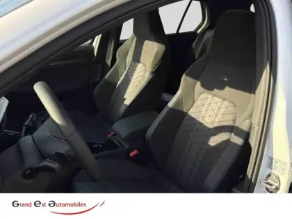 Photo 10 Volkswagen Golf  1.5 eTSI EVO2 150ch R-Line Edition DSG7
