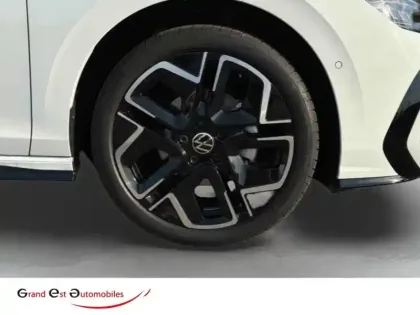 Photo 9 Volkswagen Golf  1.5 eTSI EVO2 150ch R-Line Edition DSG7