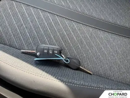 Photo 13 Peugeot 208  Hybrid 100 e-DCS6