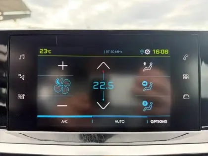 Photo 18 Peugeot 208  Electrique 50 kWh 136ch