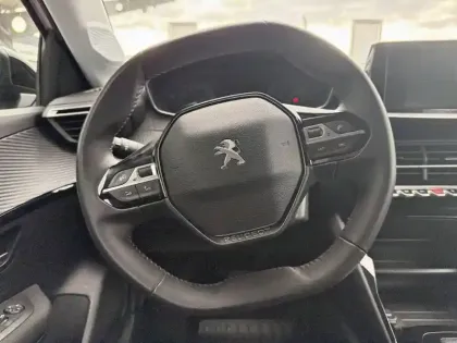 Photo 8 Peugeot 208  Electrique 50 kWh 136ch