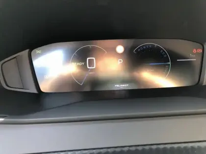 Photo 9 Peugeot 2008  Electrique 156 ch 54 kWh