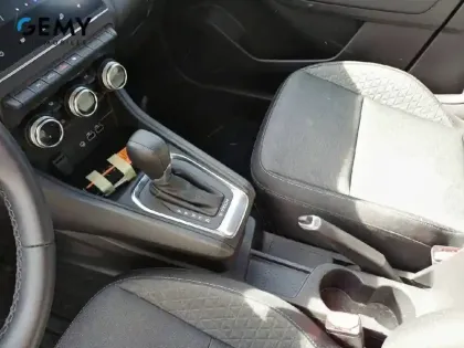Photo 11 Renault Captur  E-Tech full hybrid 145