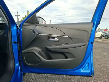 Photo 24 Peugeot 208  Hybrid 100 e-DCS6