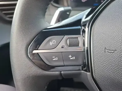 Photo 27 Peugeot 208  Hybrid 100 e-DCS6