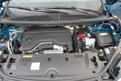 Photo 15 Peugeot 3008  Hybrid 145 e-DCS6