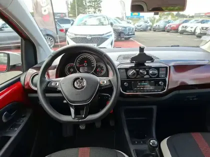 Photo Volkswagen Up High Up!