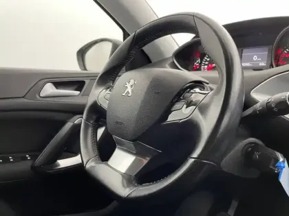 Photo 28 Peugeot 308  PureTech 110ch S&S BVM6