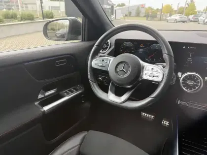 Photo 11 Mercedes GLA  200 d 8G-DCT