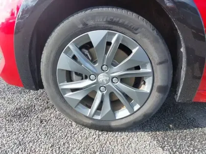 Photo 12 Peugeot 208  Electrique 50 kWh 136ch