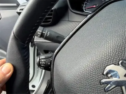 Photo 17 Peugeot 2008 PURETECH 100 S&S BVM6