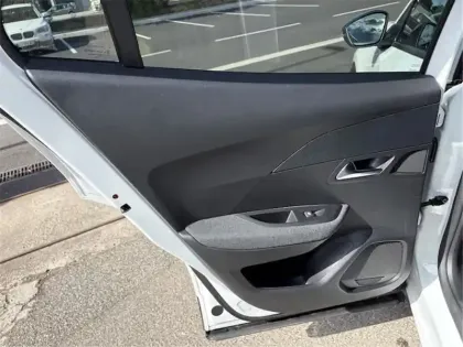 Photo 25 Peugeot 2008 PURETECH 100 S&S BVM6