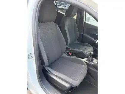 Photo 40 Peugeot 2008 PURETECH 100 S&S BVM6