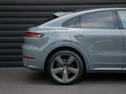 Photo 12 Porsche Cayenne  Coupé 3.0 V6 470ch E-Hybrid