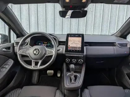 Photo 8 Renault Clio  1.6 E-Tech 145ch full hybrid esprit Alpine - 24