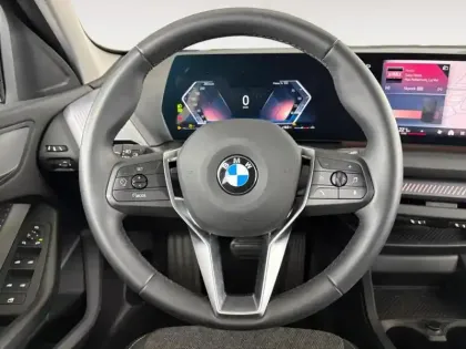 Photo 11 BMW Serie 1 Série 1 120A 170ch M Sport Design DKG7