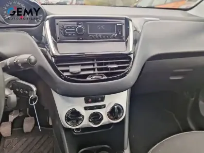 Photo 12 Peugeot 208  PureTech 68ch BVM5