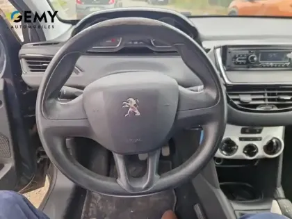 Photo 18 Peugeot 208  PureTech 68ch BVM5