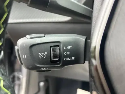 Photo 14 Peugeot 208  Hybrid 145 ch e-DCS6