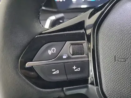 Photo 26 Peugeot 208  Hybrid 110 e-DCS6