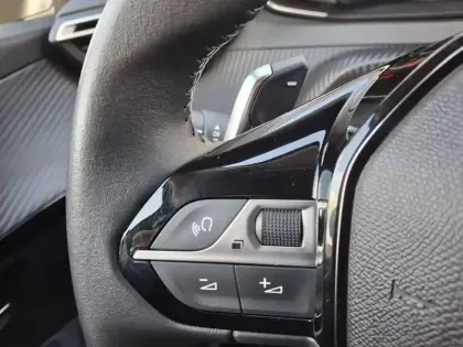 Photo 22 Peugeot 208  Hybrid 100 e-DCS6