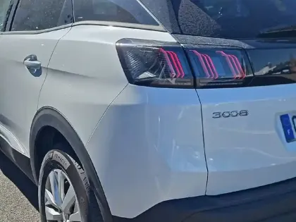 Photo 16 Peugeot 3008  Puretech 130ch S&S EAT8