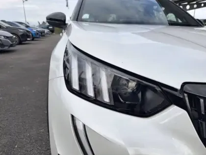Photo 15 Peugeot 2008  BlueHDi 130 S&S EAT8