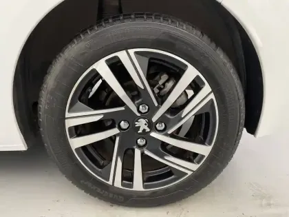 Photo 15 Peugeot 208  PureTech 100 S&S BVM6