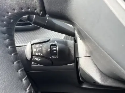 Photo 18 Peugeot 208  Hybrid 110 ch e-DCS6