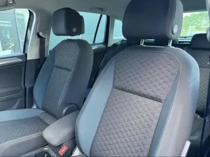Photo 12 Volkswagen Tiguan  2.0 TDI 150ch IQ.Drive Euro6d-T