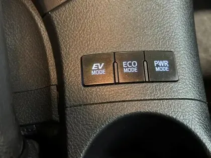 Photo 11 Toyota Auris  HSD 136h Design