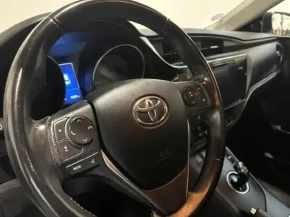 Photo 14 Toyota Auris  HSD 136h Design