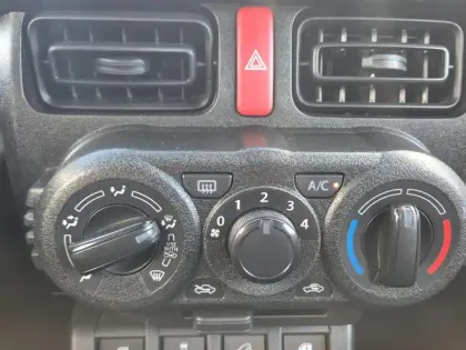 Photo 11 Suzuki Jimny  1.5 VVT Privilège