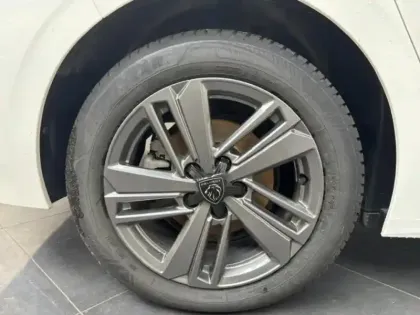 Photo 13 Peugeot 308  1.2 130 S&S Allure GPS Camera LED