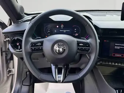 Photo 11 Alfa Romeo Junior  1.2 Ibrida 145ch e-DCT6