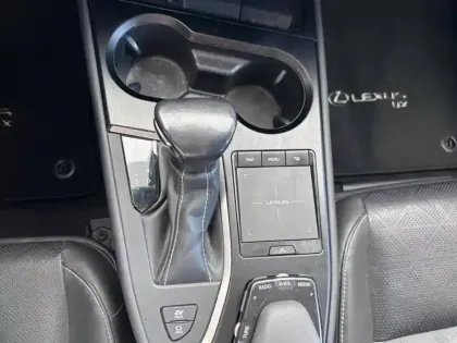 Photo 12 Lexus UX  250h 4WD Executive MY21