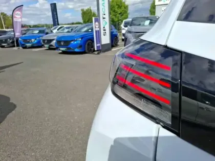 Photo 16 Peugeot 208  100 S&S BVM6