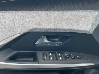Photo 18 Peugeot 3008  Hybrid 145 e-DCS6