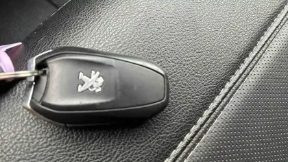 Photo 32 Peugeot Expert  CA STANDARD BLUEHDI 180 S&S EAT6